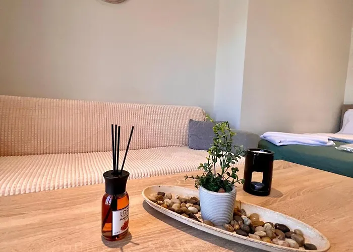 Fillio 's Apartment, * 普托莱迈达